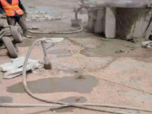 布尔津水泥混凝土路面板底注浆技术 路面脱空注浆整治方案