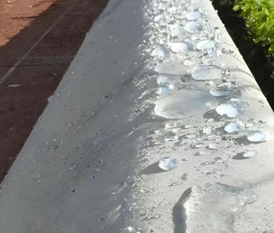 布尔津硅烷浸渍涂料在混凝土保护中的应用